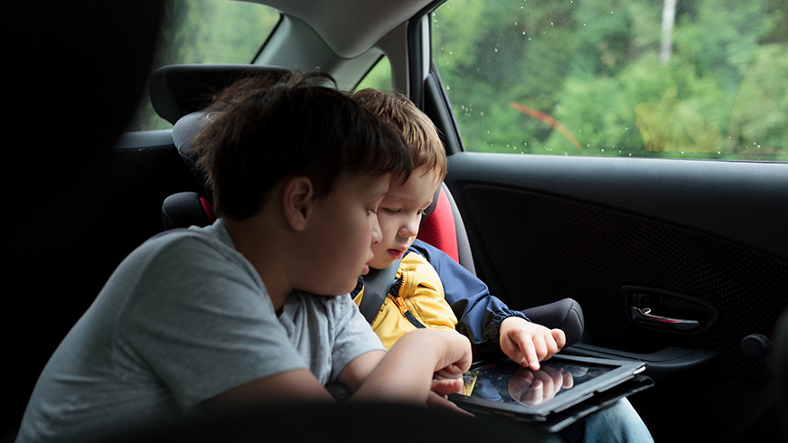 Traveling with Kids in Singapore? Choose Maxi Cab for Safety & Comfort